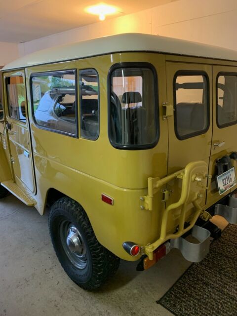 1979 Yellow Toyota FJ Cruiser 2 Door