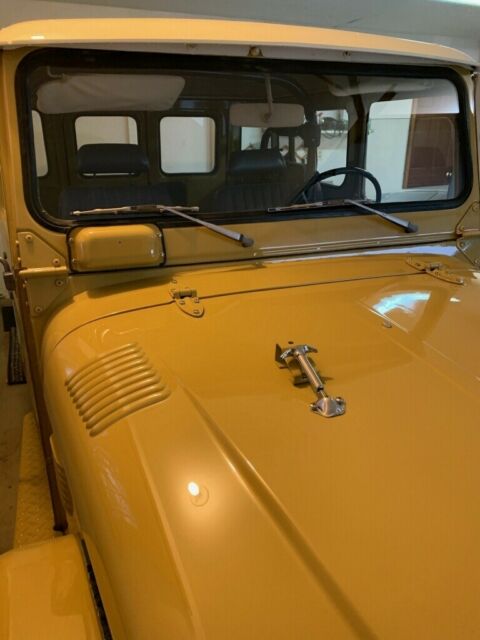 1979 Yellow Toyota FJ Cruiser 2 Door