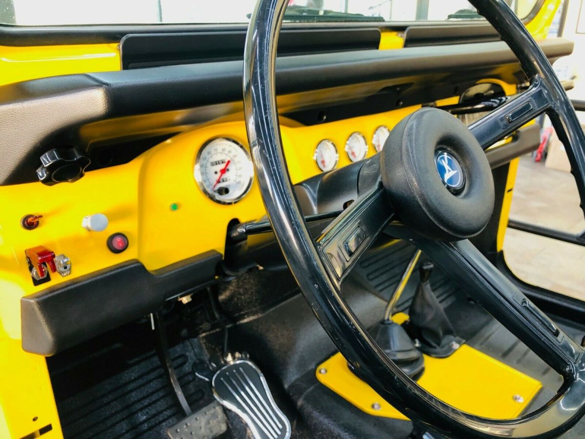 1979 Yellow Toyota FJ Cruiser SUV