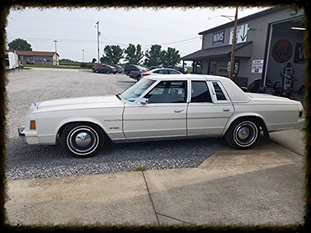 1979 White Chrysler New Yorker Sedan