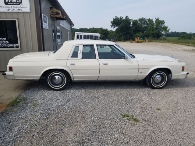 1979 White Chrysler New Yorker Sedan