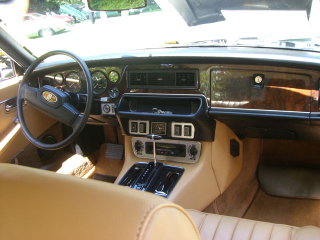 1979 White Jaguar XJ sadan