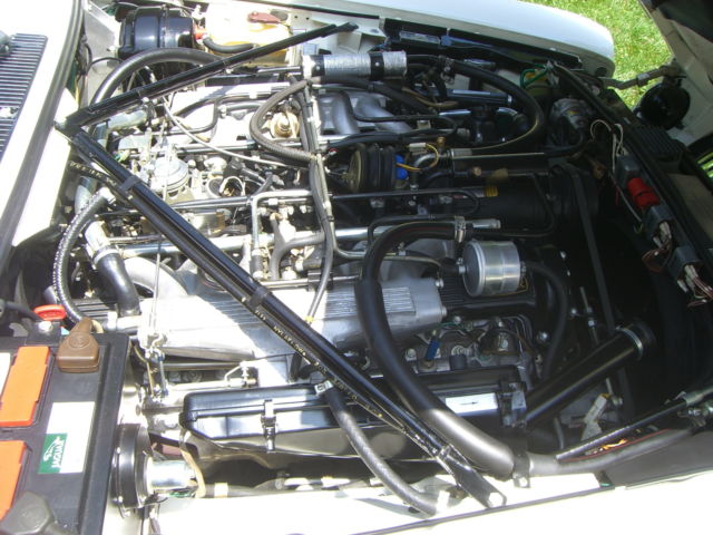 1979 White Jaguar XJ sadan