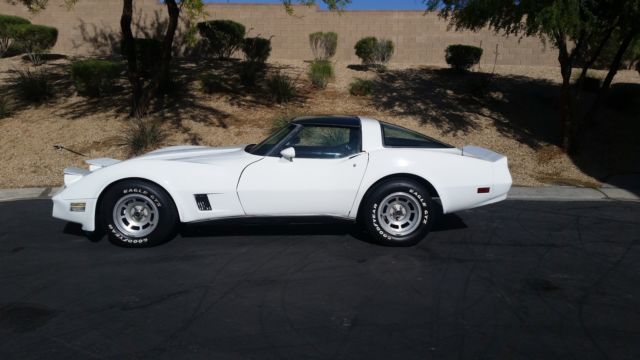 1981 White Chevrolet Corvette Coupe