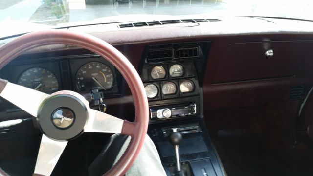 1981 White Chevrolet Corvette Coupe