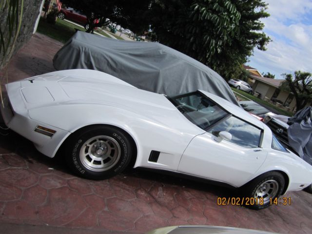 1980 White Chevrolet Corvette