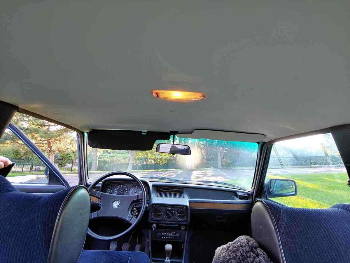 1980 Blue BMW 520 Sedan