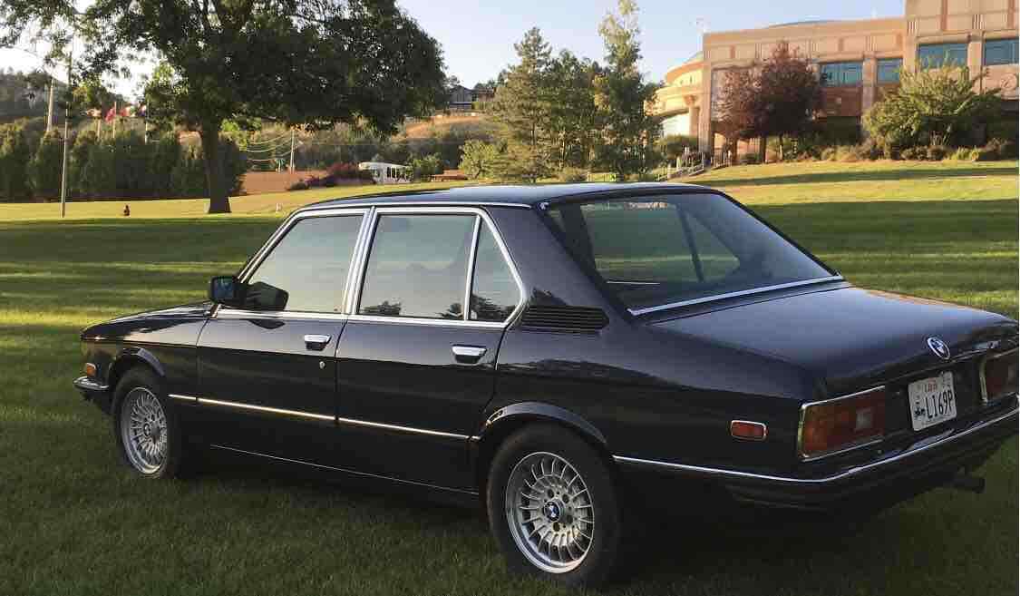 1980 Blue BMW 520 Sedan