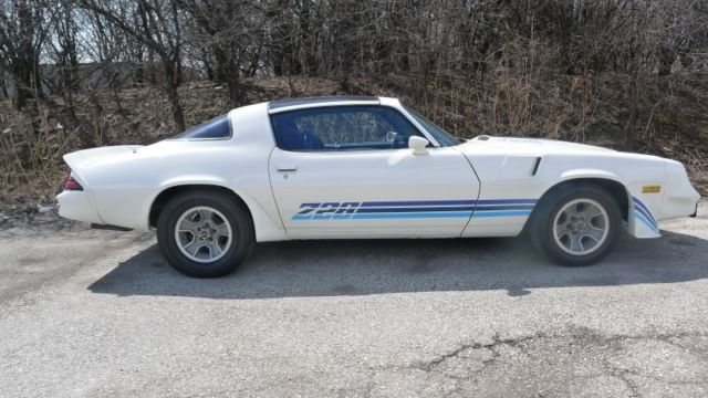 1980 White Chevrolet Camaro 2-door coupe