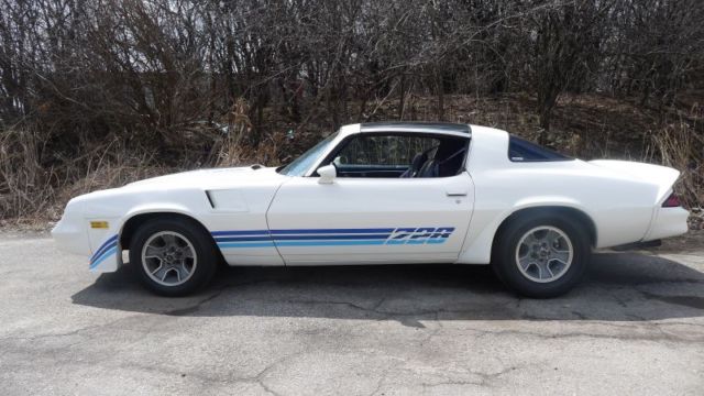 1980 White Chevrolet Camaro 2-door coupe