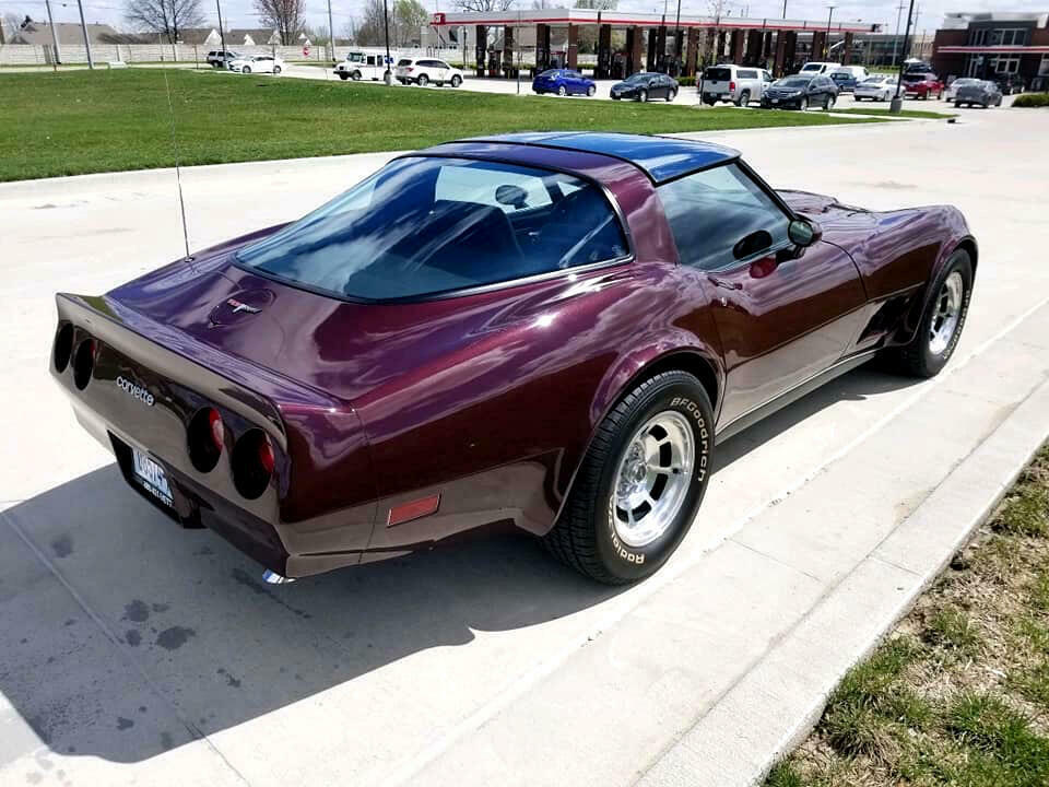 1980 Burgundy Chevrolet Corvette --