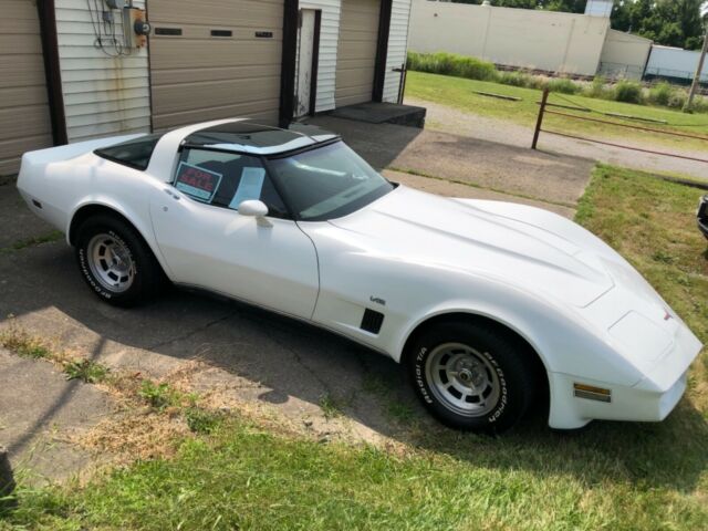 1980 White Chevrolet Corvette Coupe