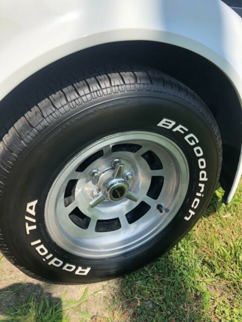 1980 White Chevrolet Corvette Coupe