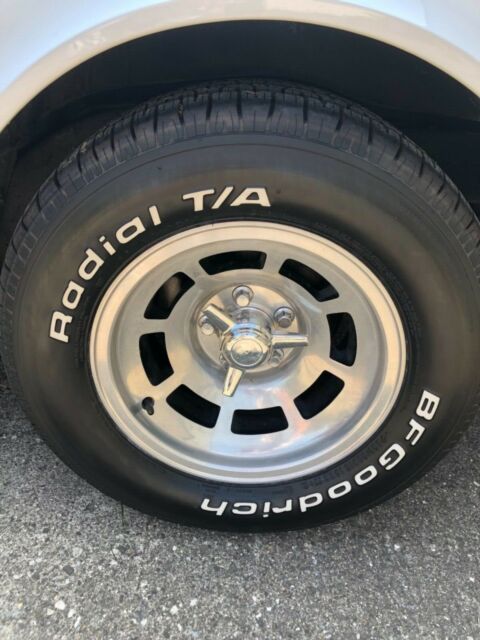 1980 White Chevrolet Corvette Coupe