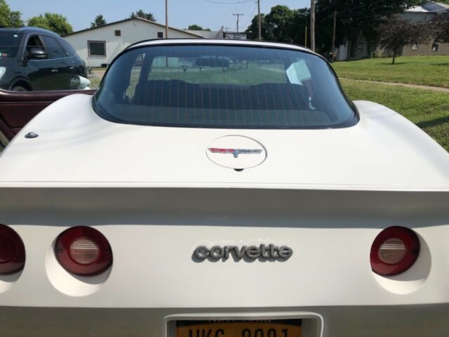 1980 White Chevrolet Corvette Coupe