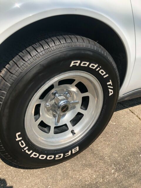 1980 White Chevrolet Corvette Coupe