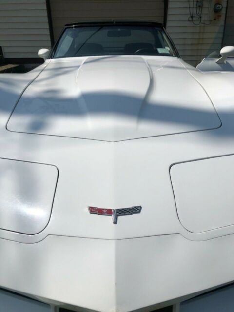 1980 White Chevrolet Corvette Coupe