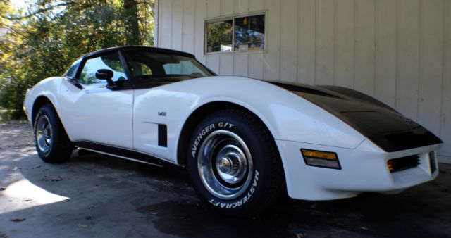 1980 White/Black Chevrolet Corvette Coupe
