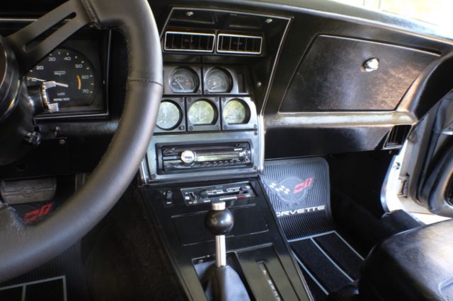 1980 White/Black Chevrolet Corvette Coupe