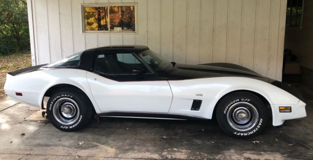 1980 White/Black Chevrolet Corvette Coupe