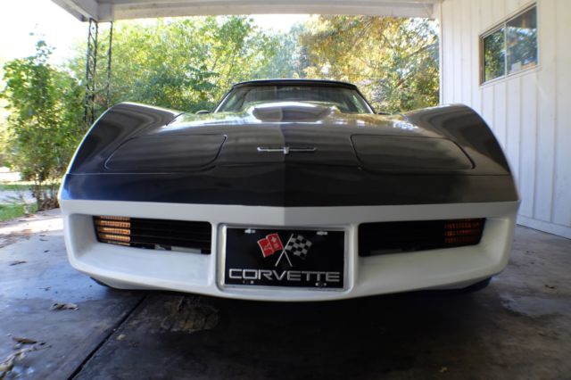 1980 White/Black Chevrolet Corvette Coupe