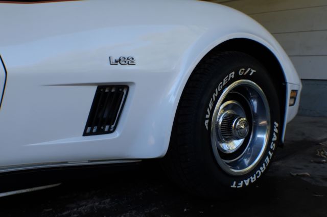 1980 White/Black Chevrolet Corvette Coupe