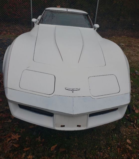 1980 White Chevrolet Corvette Coupe