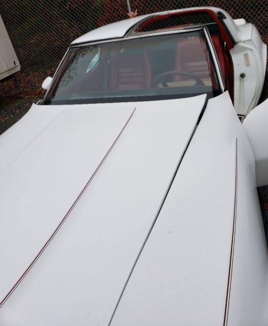 1980 White Chevrolet Corvette Coupe