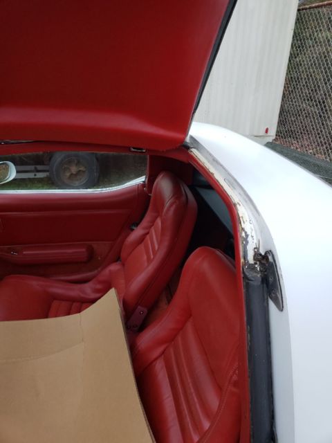 1980 White Chevrolet Corvette Coupe