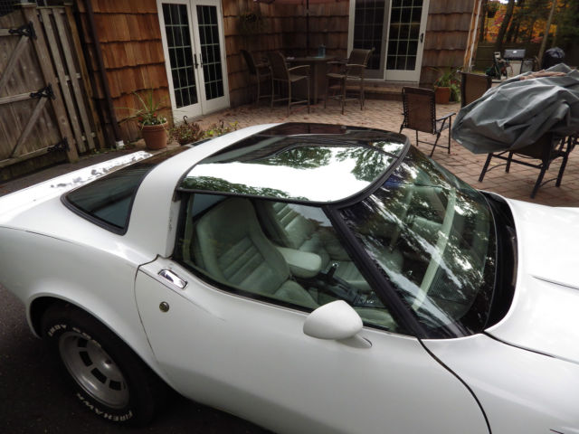 1980 White Chevrolet Corvette