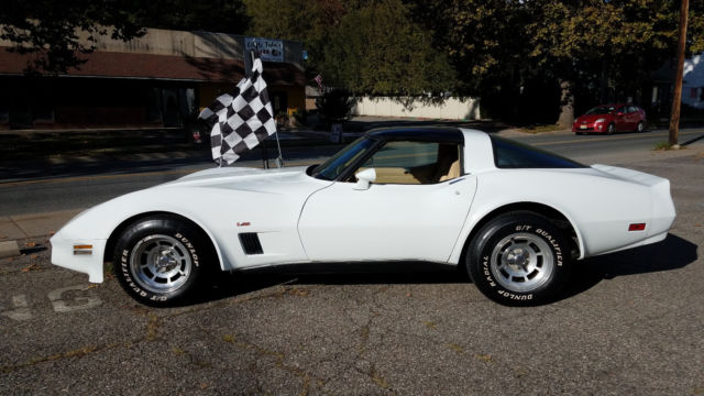 1980 White Chevrolet Corvette Coupe