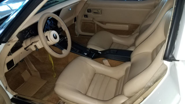 1980 White Chevrolet Corvette Coupe