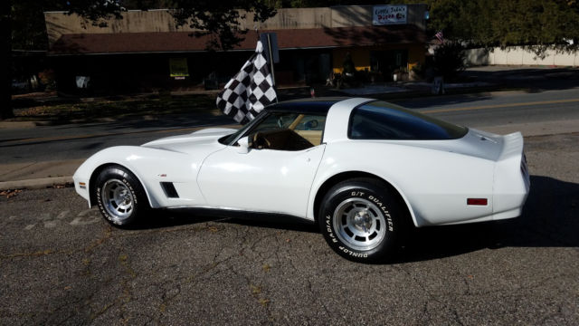 1980 White Chevrolet Corvette Coupe