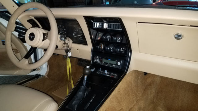 1980 White Chevrolet Corvette Coupe