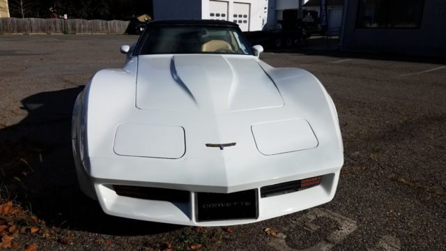 1980 White Chevrolet Corvette Coupe