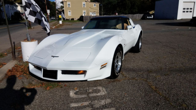 1980 White Chevrolet Corvette Coupe