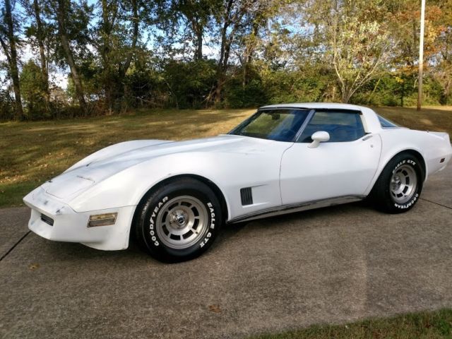 1980 White Chevrolet Corvette Coupe
