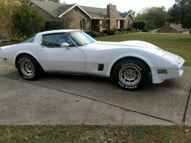 1980 White Chevrolet Corvette Coupe