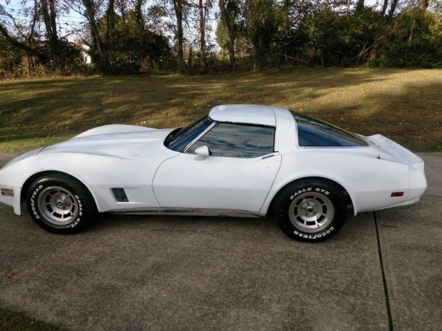 1980 White Chevrolet Corvette Coupe