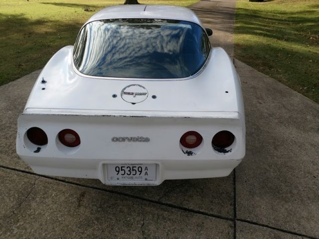 1980 White Chevrolet Corvette Coupe