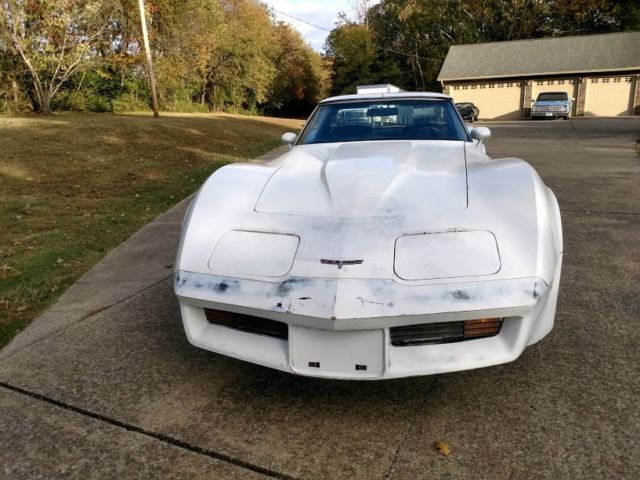 1980 White Chevrolet Corvette Coupe