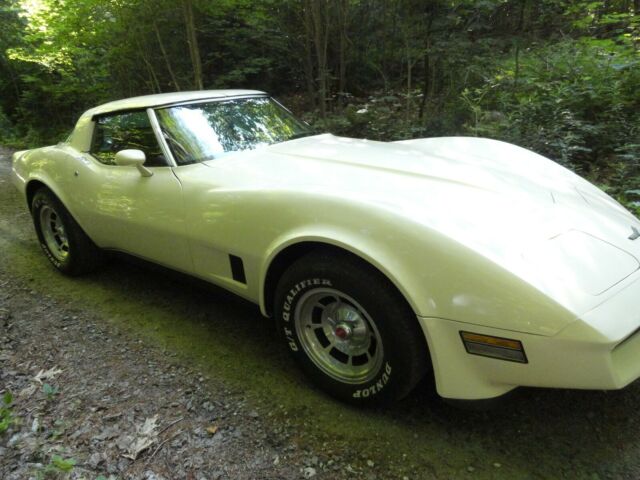 1980 White Chevrolet Corvette T-Top