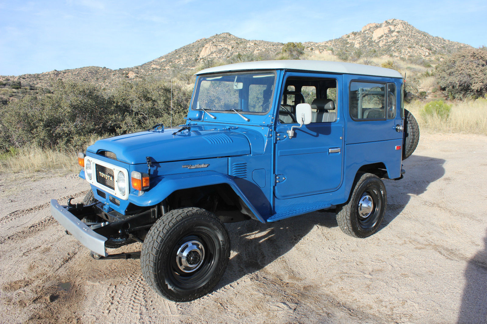 1980 Toyota medium blue Toyota Land Cruiser SUV