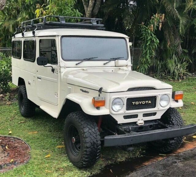 1980 White Toyota FJ Cruiser Troop Carrier