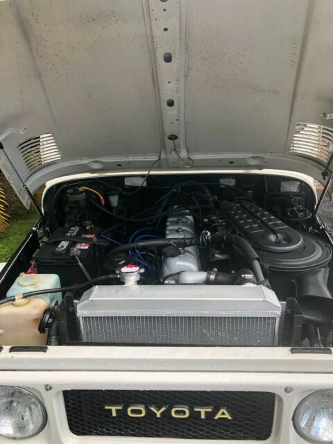 1980 White Toyota FJ Cruiser Troop Carrier