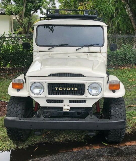 1980 White Toyota FJ Cruiser Troop Carrier