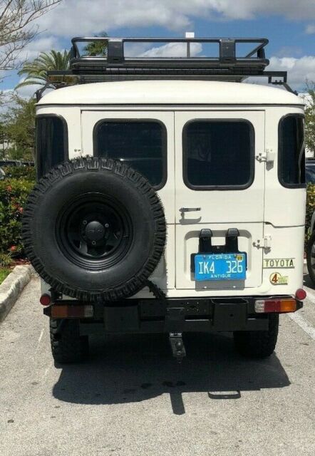 1980 White Toyota FJ Cruiser Troop Carrier
