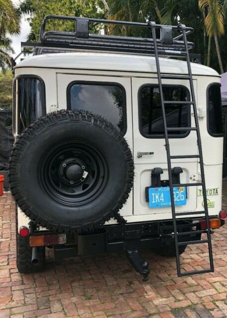1980 White Toyota FJ Cruiser Troop Carrier