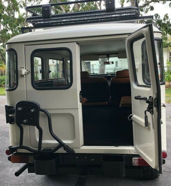 1980 White Toyota FJ Cruiser Troop Carrier