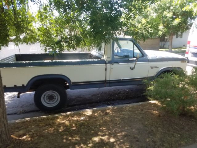 1980 Blue-White Ford F-250 Pickup
